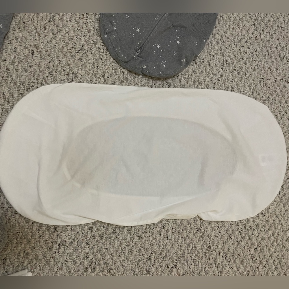 Snoo bassinet sheet gently used like new